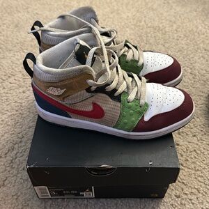 Jordan 1’s Mid SE (PS). Kids Unisex
